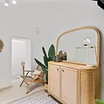 Apartamento Elegant 1br Retreat In Peaceful Grund *