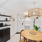 Elegant 1br Retreat In Peaceful Grund Apartamento *