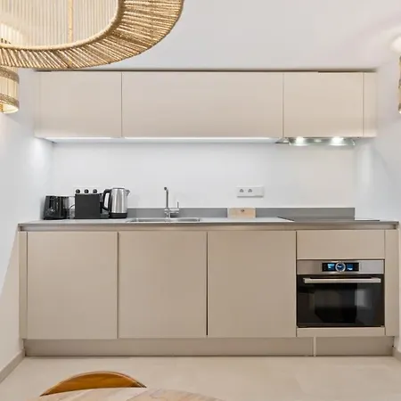 Apartment Elegant 1br Retreat In Peaceful Grund *