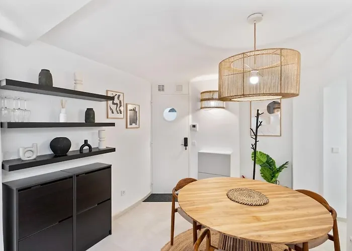 Elegant 1br Retreat In Peaceful Grund Lejlighed *