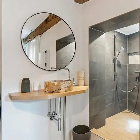 Elegant 1br Retreat In Peaceful Grund Luxemburg