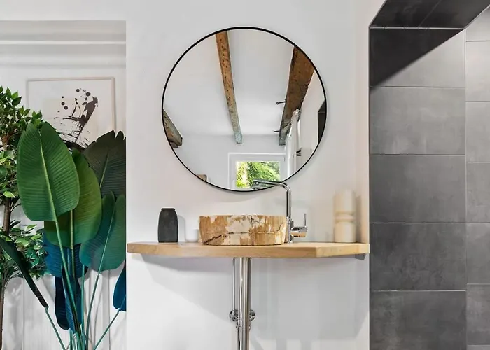 Elegant 1br Retreat In Peaceful Grund Appartement Luxembourg