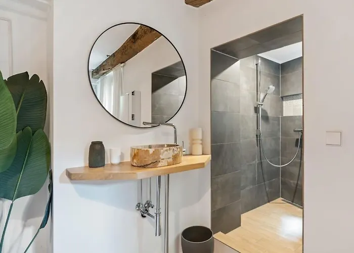 Elegant 1br Retreat In Peaceful Grund Luxembourg